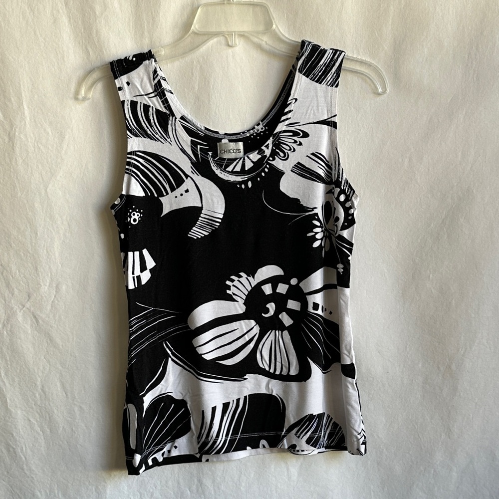 Chico’s black and white graphic print tank top, size 1 (M)